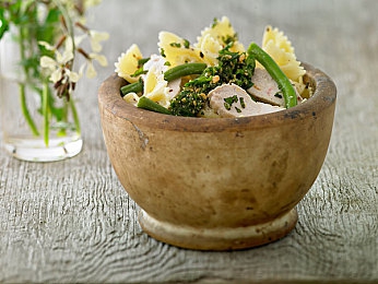 男生女生一起修修修轮滑鞋免费下载：极速工坊，双人改造竞速，街头协作创想-3