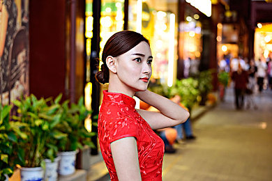 成人国产福利：极速心跳，都市夜色下的速度与情感羁绊