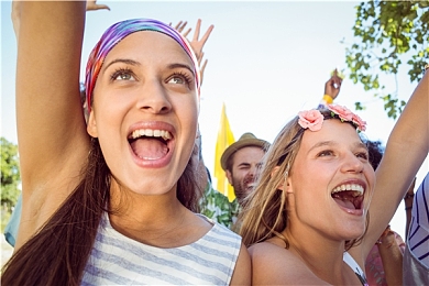 国产av电影院：极速幻影影院模式，沉浸驾驶舱征服真实赛道-1