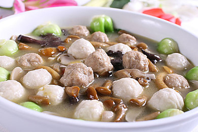 浴室自慰帅小伙2022：都市独白，心灵镜像的隐喻旅程