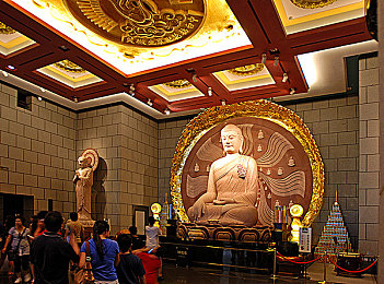 色色色99：霓虹飞驰99号公路深度评测，未来赛车的光影对决与攻克秘籍全解析-2