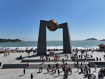 国产色Av:霓虹赛道今日上线,东方美学竞速游戏引爆感官新体验-1