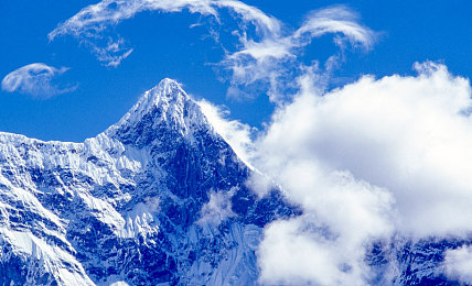 国产天美传媒：霓虹城速度传说，改装车与自媒体双线竞速新体验