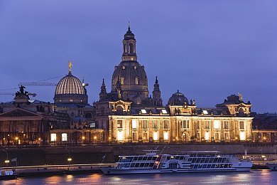 男生和女生插插的软件：双人协作驾驶新游极速搭档上线，模块化改装引爆合作竞速热潮