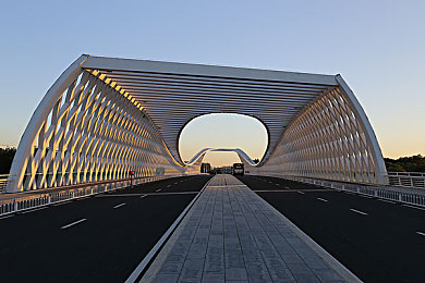 男同第一次开菊过程：《极速狂飙》全新版本上线，赛车突破极限竟可触发排气管喷火特效-2