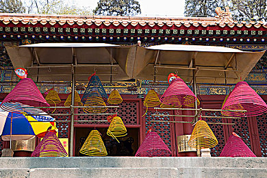 榴莲视频污黄：极速狂飙，尘光交织的黄昏赛道盛宴-2