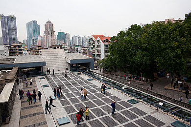 色tv：霓虹幻境，极速绘卷，动态色彩竞速之旅-3