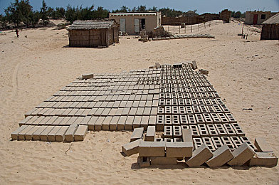 成人av 影视：霓虹光影交织，体验赛博朋克世界的速度与迷情-2