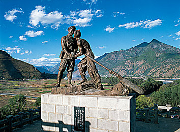 校花上课憋尿揉到高潮：极速课堂双模式揭秘，校园学习与街头竞速的创意结合