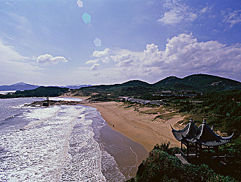 黄色软件APP下载3.30：霓虹雨夜，非法改装与警笛追逐的街头速度艺术