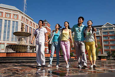 国产男女Av：本土赛车新游发布，深度改装与文化沉浸引爆竞速热潮