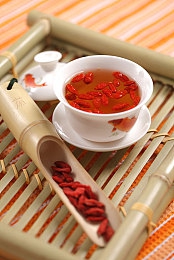 男生查女生软件：极速追踪数据对决，破解对手驾驶习惯赢得赛道