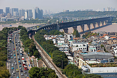 黄色应用3.0:霓虹夜幕下的非法竞速,改装帝国与警方追缉的生死博弈-1