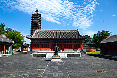 美女露奶头的软件：极速幻影，当纯粹竞速遭遇浮华岔路