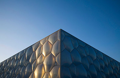 gay1069：《极速代号》全新版本上线，赛车与谍战融合玩法引爆热议-1