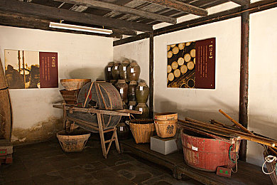 里番ACG 里番本子:极速幻境,真实驰骋,虚拟与现实的竞速交响诗-1