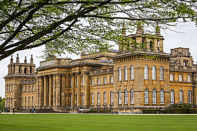 h成人av：深夜驾驶模拟新作引热议，硬核体验融合都市禁忌叙事