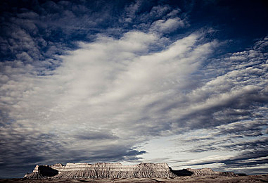 日本女优与黑人:《东京街头:霓虹竞速》今日上线,体验东西方改装文化的极致碰撞-2