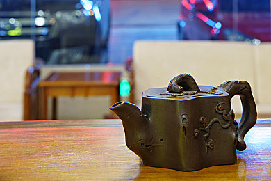 男生女生打扑克软件：赛道王牌颠覆传统竞速，策略卡牌点燃智慧狂飙