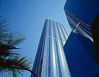 少妇被按摩师摸高潮：极速狂飙感官超载，触觉技术引爆沉浸驾驶新纪元