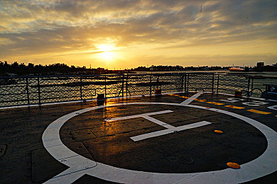 色多多视频污：极速净化都市，赛博竞速新作颠覆传统玩法