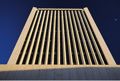 农村妇女野外BBwBBwBBw：极限驾驶融合田园经营，全新越野生存游戏今日上线