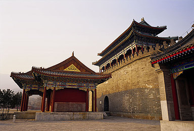 亚洲电影国产成人：霓虹城速度诗篇，电影化叙事驱动硬核赛车新体验-2