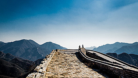 富二代黄版：黄金纪元，极速与财富交织的都市狂想曲