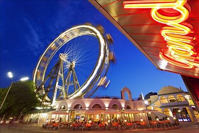 黄色暗网网站：极速穿梭霓虹深渊，破解数据赛道终极狂飙-2