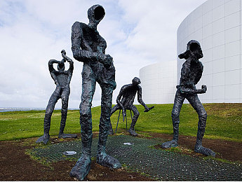 少妇毛茸茸：温馨工坊主与她的午夜极速绒装赛车-2