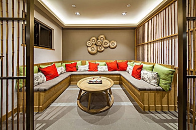 汤不热大剧院破解免费版下载：音律与极速交织，未来舞台竞速游戏今日震撼上线