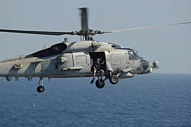 东京热软件APP：霓虹夜幕下的终极改装，街头竞速传奇由你书写