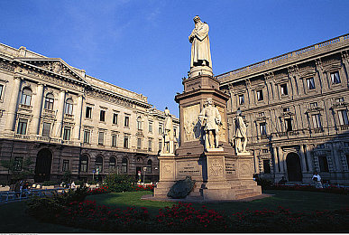 三上悠亚黄片：星尘轨迹，虚拟引擎与闪耀人格的竞速诗篇