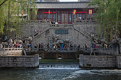 成人黄色软件在线下载：霓虹狂飙席卷赛博都市，深度定制与成人剧情引爆赛车游戏新纪元