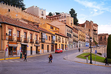 3.0.3免费OPPO版下载大全:极速都市新版上线,霓虹山道狂飙体验全面优化-2