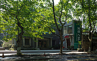 打扑克又叫疼又叫痛又不盖被子：极速牌局赛道赌徒，卡牌策略与硬核驾驶的融合新体验-3