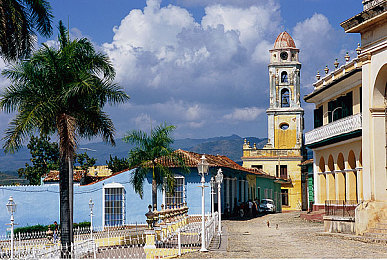 国产乱伦xxx：国产赛车家族内斗新游上线，技术路线抉择决定赛道胜负