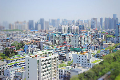 黄色应用3.0.3：极速轨迹霓虹纪元重大更新，动态天气与损坏系统重塑真实竞速体验