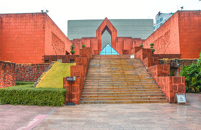 18大黄色禁用软件：《极限交通：都市狂飙》今日上线，化身交警追捕虚拟飙车党