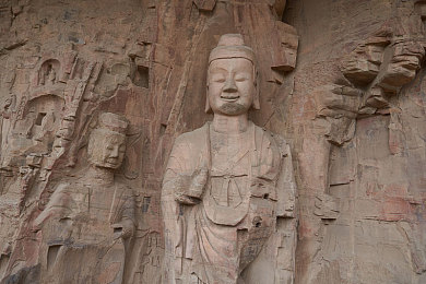 京东热app官方正版下载电视剧：虚构都市竞速新作今日上线，沉浸式追车解谜体验如追剧