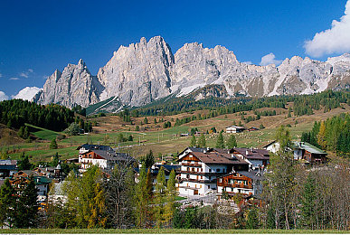 最好看的中文：极速霓虹，水墨街巷的东方竞速诗篇-1