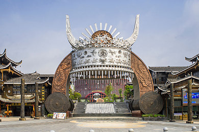 中国淫乱视频：霓虹追踪者，数据暗影中的极速正义-2