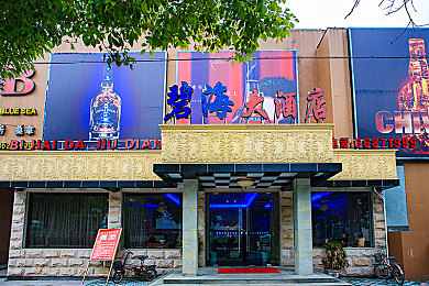 美女露胸APP：虚拟竞速新作引爆争议，自由定制系统重塑街头赛车文化