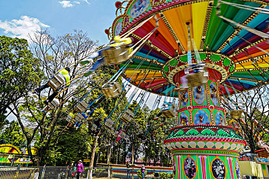 国产乱伦区:家族赛道血统之争,在方向盘上演绎亲情博弈-2