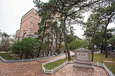 78m隐藏通道5免费观看：《极限车神》隐藏赛道终极攻略，雨夜解锁霓虹深渊免费竞速-2