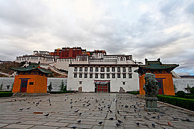 国产对白女主播野战：虚拟竞速新作上线，语音交锋引爆驾驶对决热潮