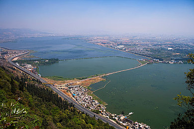 亚洲第一第二区：霓虹湾岸与雾锁山道，竞速美学的东方试炼场-4