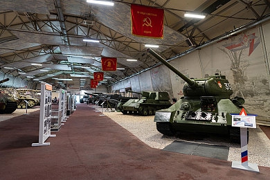 黄色直播软件3.0.3：极速狂飙，直播人生，赛道与流量的双线竞速传奇-1