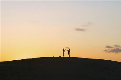 情侣打扑克又喊又叫：双人合作竞速新作极速搭档上线，非对称驾驶体验考验实时默契