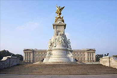 juliaann大战两个黑鬼：双影追击今日上线，顶尖车手对决神秘组合，滨海环线上演终极竞速-4